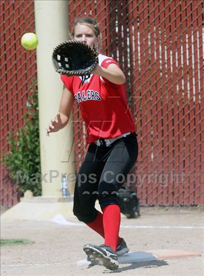 Thumbnail 3 in Gilroy vs. San Benito (CIF CCS D1 Final) photogallery.