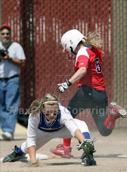Thumbnail 3 in Gilroy vs. San Benito (CIF CCS D1 Final) photogallery.