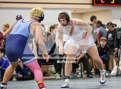 Thumbnail 3 in Roosevelt Invitational photogallery.