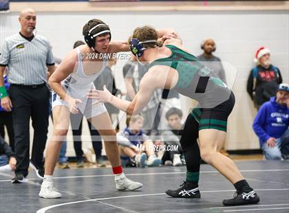 Thumbnail 2 in Roosevelt Invitational photogallery.
