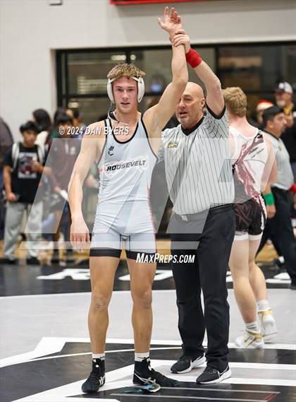 Thumbnail 1 in Roosevelt Invitational photogallery.