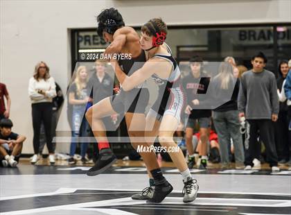 Thumbnail 3 in Roosevelt Invitational photogallery.