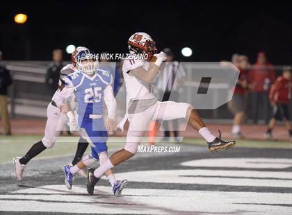 Thumbnail 3 in Miamisburg vs. La Salle (OSHSAA Division 2 Regional Final) photogallery.
