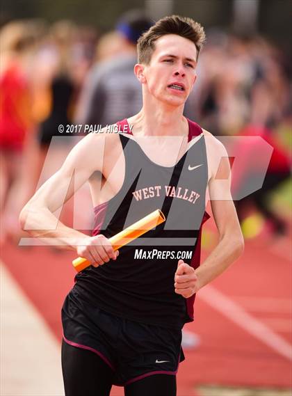 Thumbnail 2 in Eagle Classic Relays photogallery.