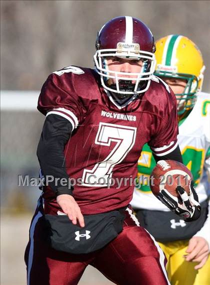 Thumbnail 3 in Clinton vs Leicester (MIAA Division 5 Central Final) photogallery.