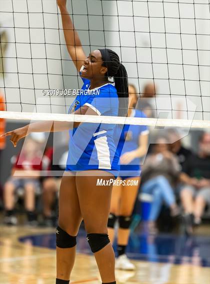 Thumbnail 1 in Bakersfield Christian vs. Stockdale (CIF-CS D2 Final) photogallery.
