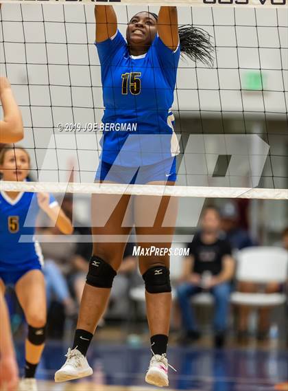Thumbnail 3 in Bakersfield Christian vs. Stockdale (CIF-CS D2 Final) photogallery.