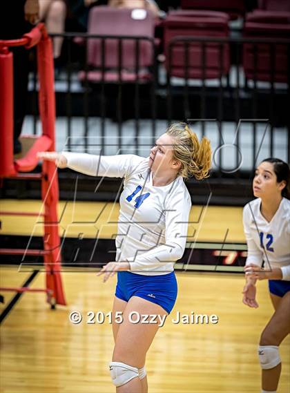 Thumbnail 2 in MacArthur vs Incarnate Word photogallery.