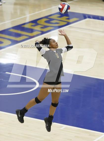 Thumbnail 3 in Liberty vs. Clovis West (CIF D1 Central Section Final) photogallery.