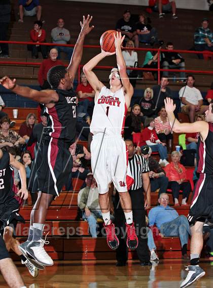Thumbnail 2 in Cocke County vs Morristown-Hamblen West (TSSAA D2-AAA District Consolation) photogallery.