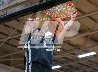 Thumbnail 1 in 'Iolani vs. Utah Prep (Iolani Classic) photogallery.