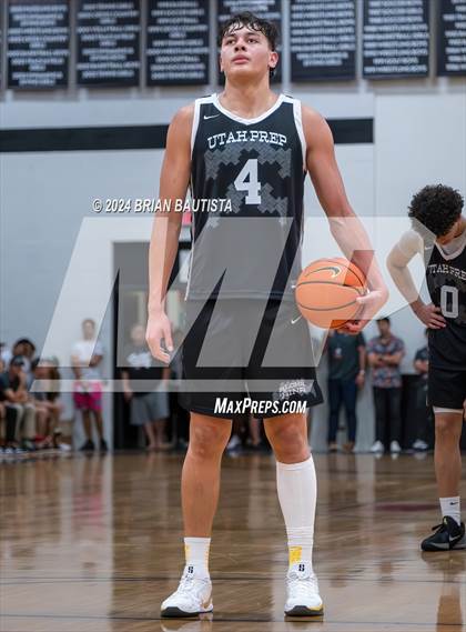 Thumbnail 1 in 'Iolani vs. Utah Prep (Iolani Classic) photogallery.