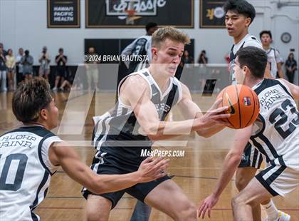 Thumbnail 1 in 'Iolani vs. Utah Prep (Iolani Classic) photogallery.