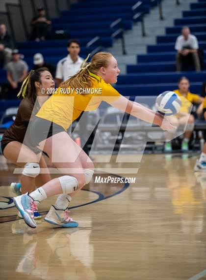 Thumbnail 2 in Francis Parker vs. Santa Fe Christian (CIF SDS D1 Girls Volleyball finals) photogallery.