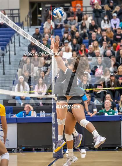 Thumbnail 3 in Francis Parker vs. Santa Fe Christian (CIF SDS D1 Girls Volleyball finals) photogallery.