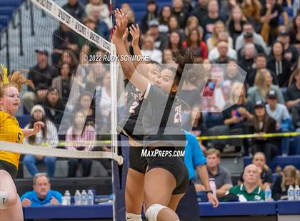 Thumbnail 3 in Francis Parker vs. Santa Fe Christian (CIF SDS D1 Girls Volleyball finals) photogallery.