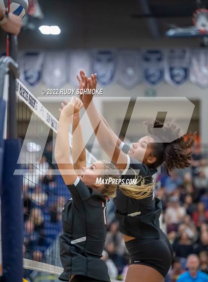 Thumbnail 3 in Francis Parker vs. Santa Fe Christian (CIF SDS D1 Girls Volleyball finals) photogallery.