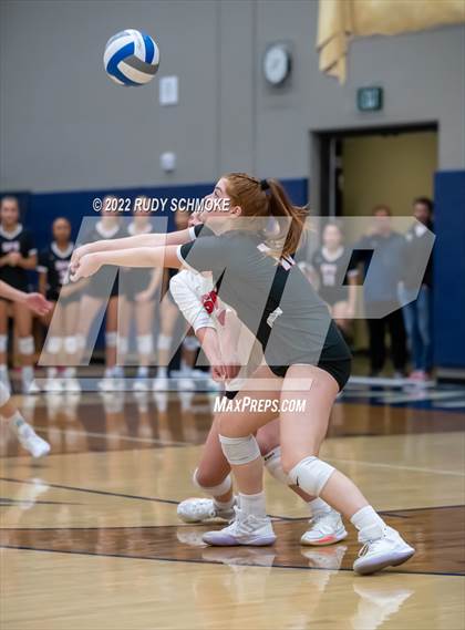 Thumbnail 1 in Francis Parker vs. Santa Fe Christian (CIF SDS D1 Girls Volleyball finals) photogallery.