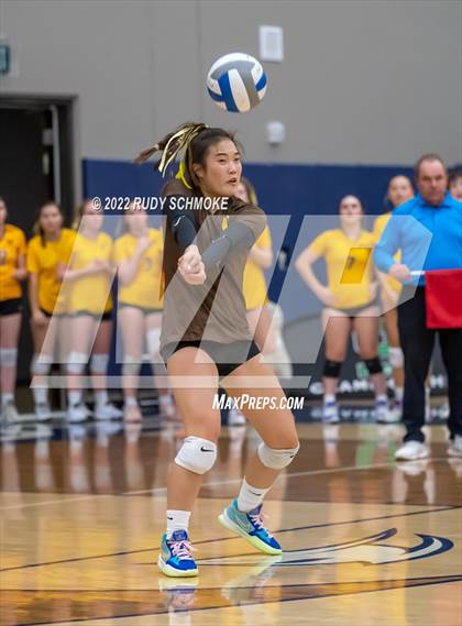 Thumbnail 3 in Francis Parker vs. Santa Fe Christian (CIF SDS D1 Girls Volleyball finals) photogallery.