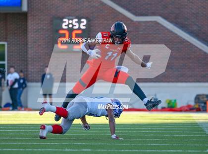 Thumbnail 1 in Duncanville vs. Rockwall (UIL 6A Division 1 Semifinal) photogallery.