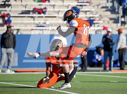 Thumbnail 1 in Duncanville vs. Rockwall (UIL 6A Division 1 Semifinal) photogallery.