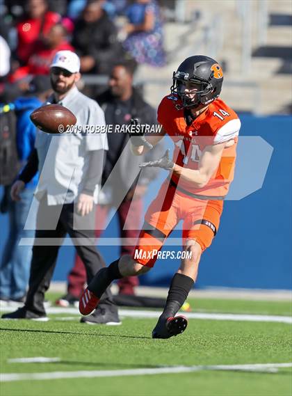 Thumbnail 3 in Duncanville vs. Rockwall (UIL 6A Division 1 Semifinal) photogallery.