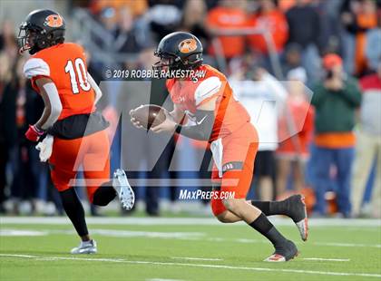 Thumbnail 1 in Duncanville vs. Rockwall (UIL 6A Division 1 Semifinal) photogallery.