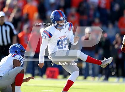 Thumbnail 2 in Duncanville vs. Rockwall (UIL 6A Division 1 Semifinal) photogallery.