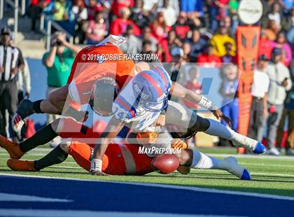 Thumbnail 3 in Duncanville vs. Rockwall (UIL 6A Division 1 Semifinal) photogallery.