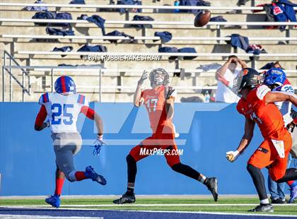 Thumbnail 3 in Duncanville vs. Rockwall (UIL 6A Division 1 Semifinal) photogallery.