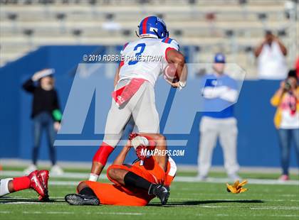 Thumbnail 1 in Duncanville vs. Rockwall (UIL 6A Division 1 Semifinal) photogallery.