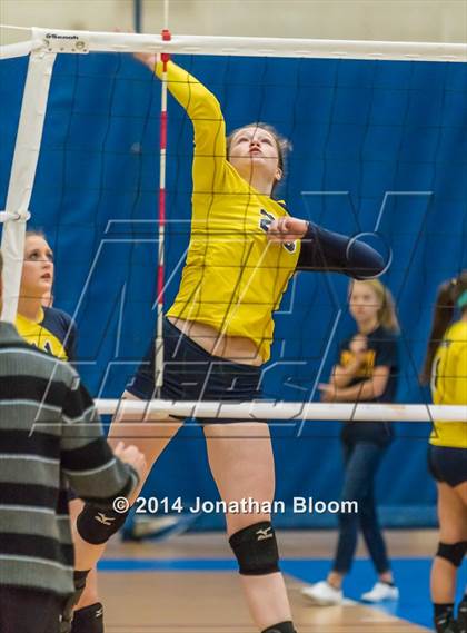 Thumbnail 3 in RHAM vs. Farmington (CIAC Class L Final) photogallery.