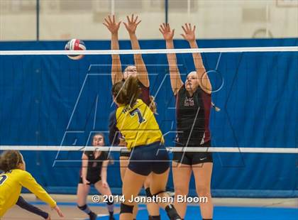 Thumbnail 1 in RHAM vs. Farmington (CIAC Class L Final) photogallery.