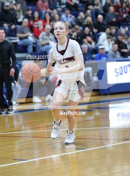 Thumbnail 1 in Circleville vs Fairfield Union (OHSAA D4 District Final) photogallery.