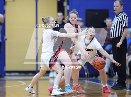 Thumbnail 3 in Circleville vs Fairfield Union (OHSAA D4 District Final) photogallery.