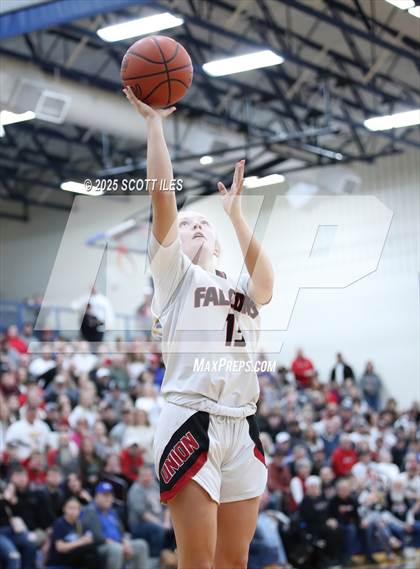 Thumbnail 3 in Circleville vs Fairfield Union (OHSAA D4 District Final) photogallery.