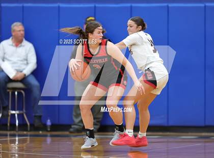 Thumbnail 3 in Circleville vs Fairfield Union (OHSAA D4 District Final) photogallery.