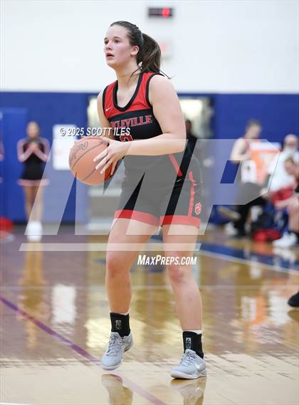 Thumbnail 3 in Circleville vs Fairfield Union (OHSAA D4 District Final) photogallery.
