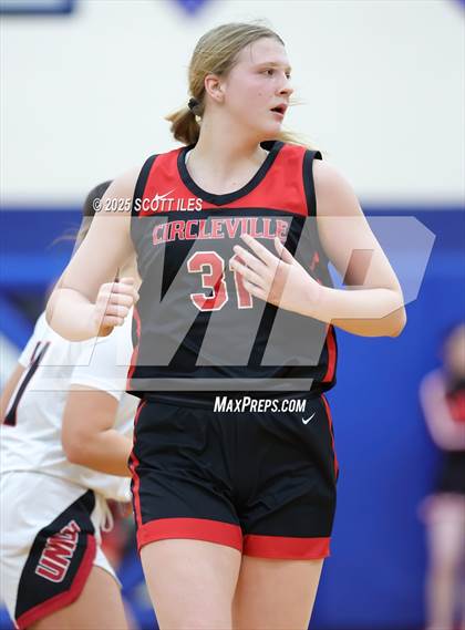 Thumbnail 3 in Circleville vs Fairfield Union (OHSAA D4 District Final) photogallery.
