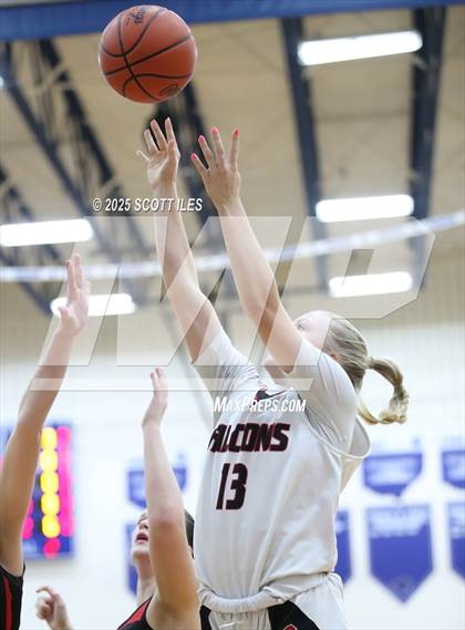Thumbnail 3 in Circleville vs Fairfield Union (OHSAA D4 District Final) photogallery.