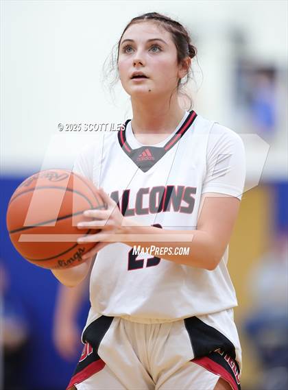 Thumbnail 2 in Circleville vs Fairfield Union (OHSAA D4 District Final) photogallery.