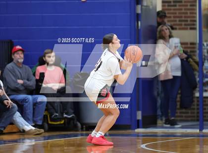 Thumbnail 1 in Circleville vs Fairfield Union (OHSAA D4 District Final) photogallery.