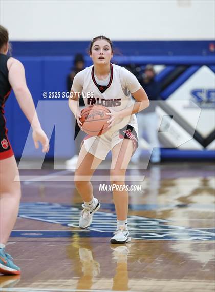 Thumbnail 1 in Circleville vs Fairfield Union (OHSAA D4 District Final) photogallery.