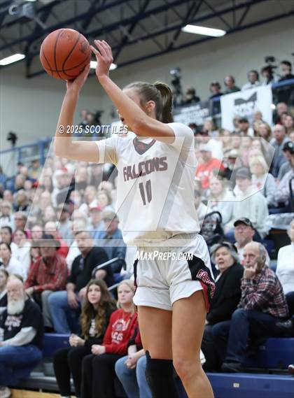 Thumbnail 2 in Circleville vs Fairfield Union (OHSAA D4 District Final) photogallery.
