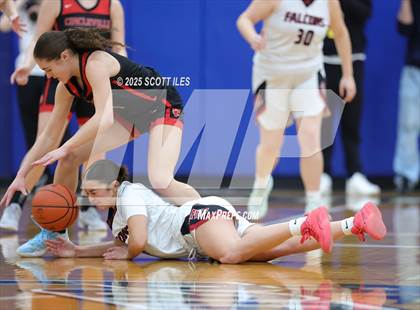 Thumbnail 1 in Circleville vs Fairfield Union (OHSAA D4 District Final) photogallery.