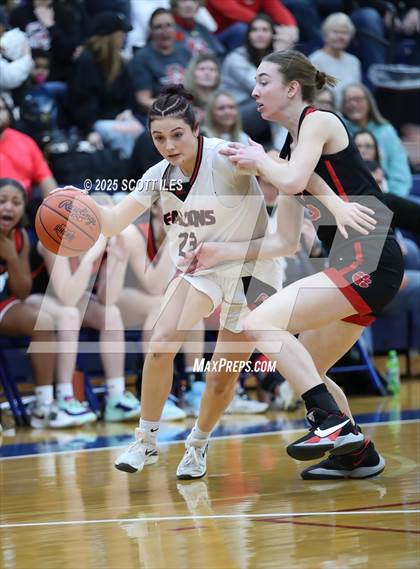 Thumbnail 2 in Circleville vs Fairfield Union (OHSAA D4 District Final) photogallery.