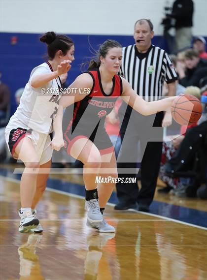 Thumbnail 2 in Circleville vs Fairfield Union (OHSAA D4 District Final) photogallery.