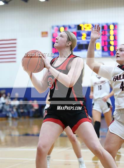 Thumbnail 2 in Circleville vs Fairfield Union (OHSAA D4 District Final) photogallery.