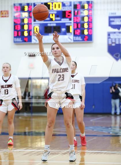 Thumbnail 2 in Circleville vs Fairfield Union (OHSAA D4 District Final) photogallery.