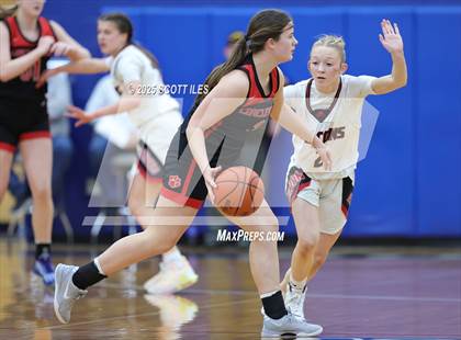 Thumbnail 2 in Circleville vs Fairfield Union (OHSAA D4 District Final) photogallery.